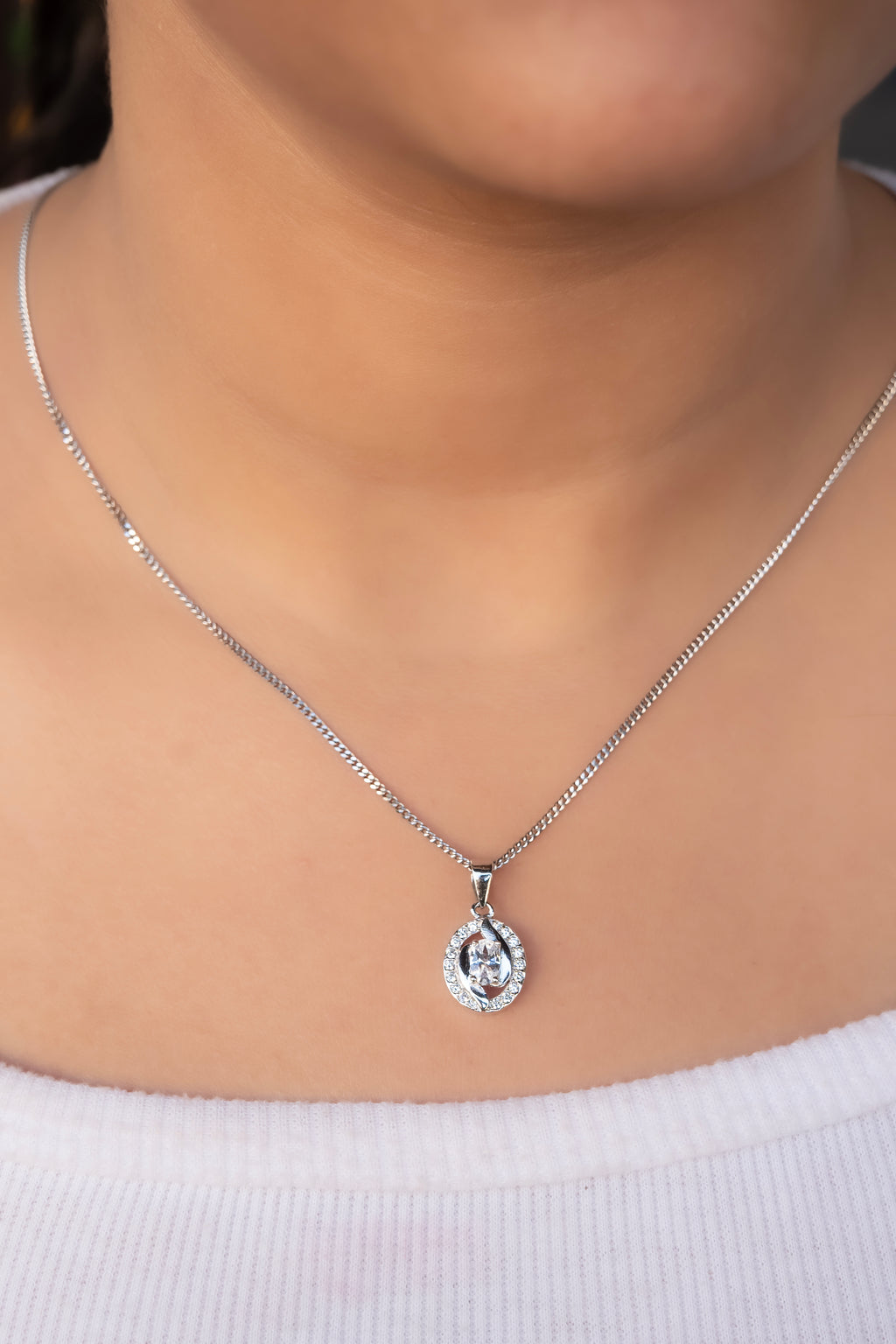 The Classic Halo Pendant Set