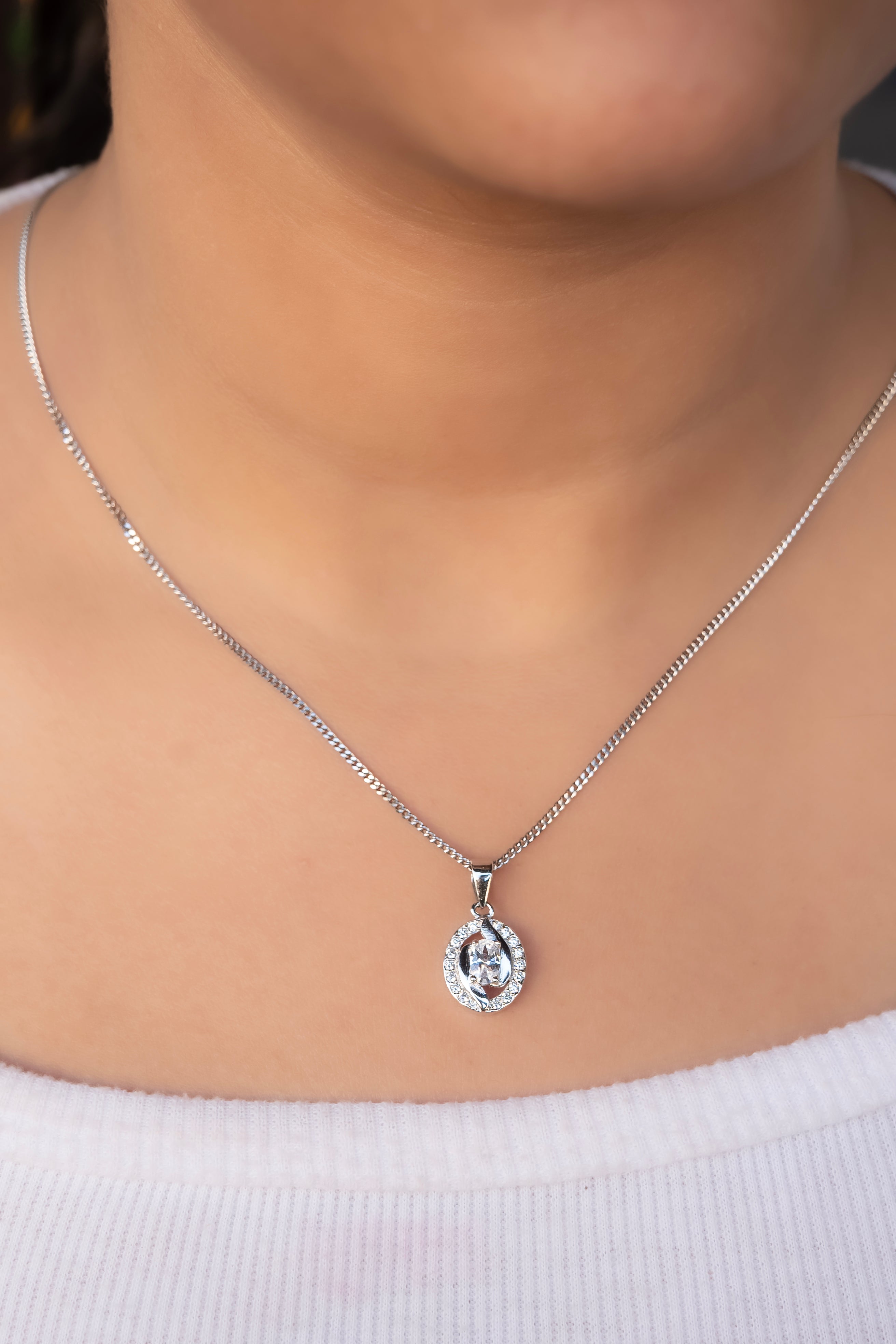 The Classic Halo Pendant Set