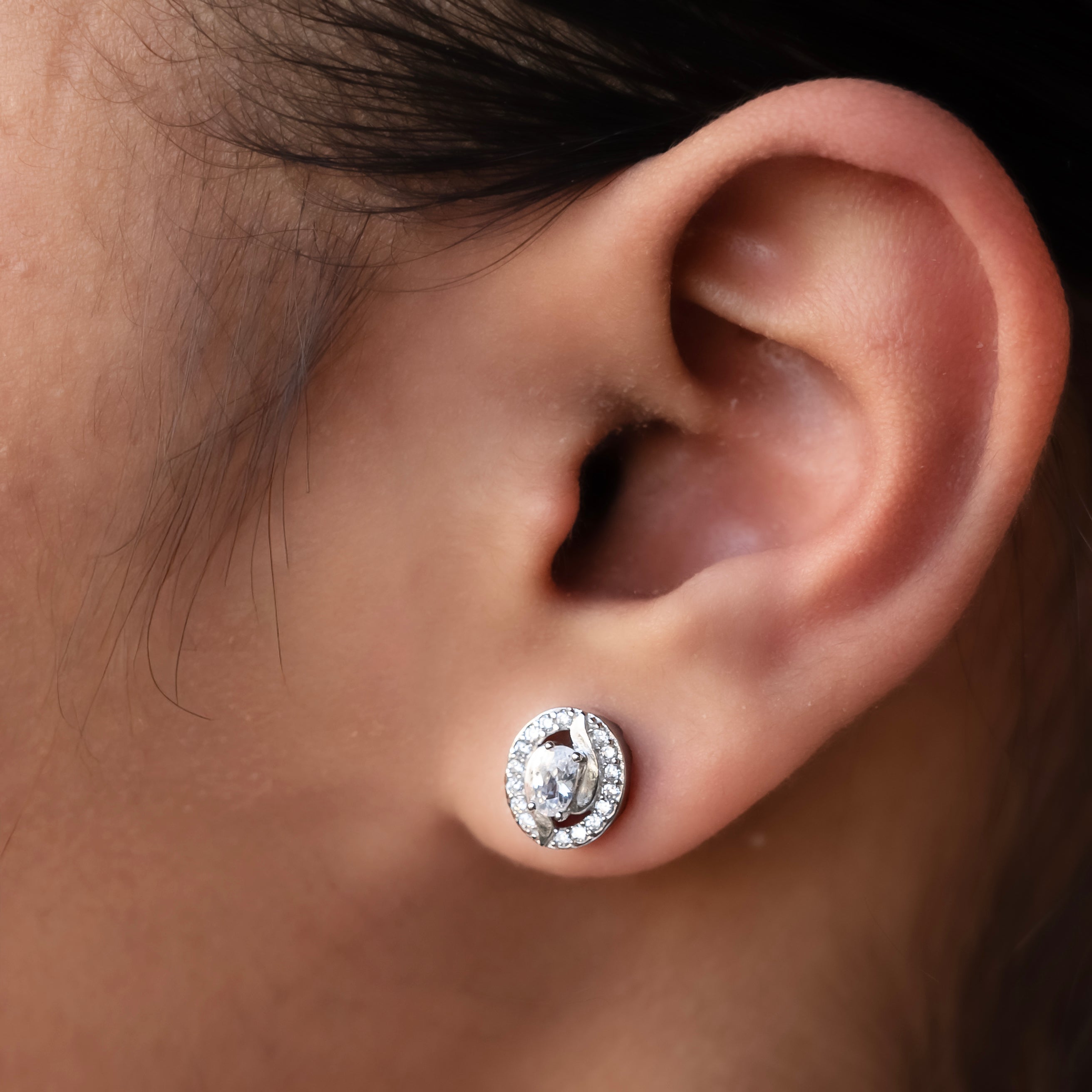 The Classic Halo Pendant Set