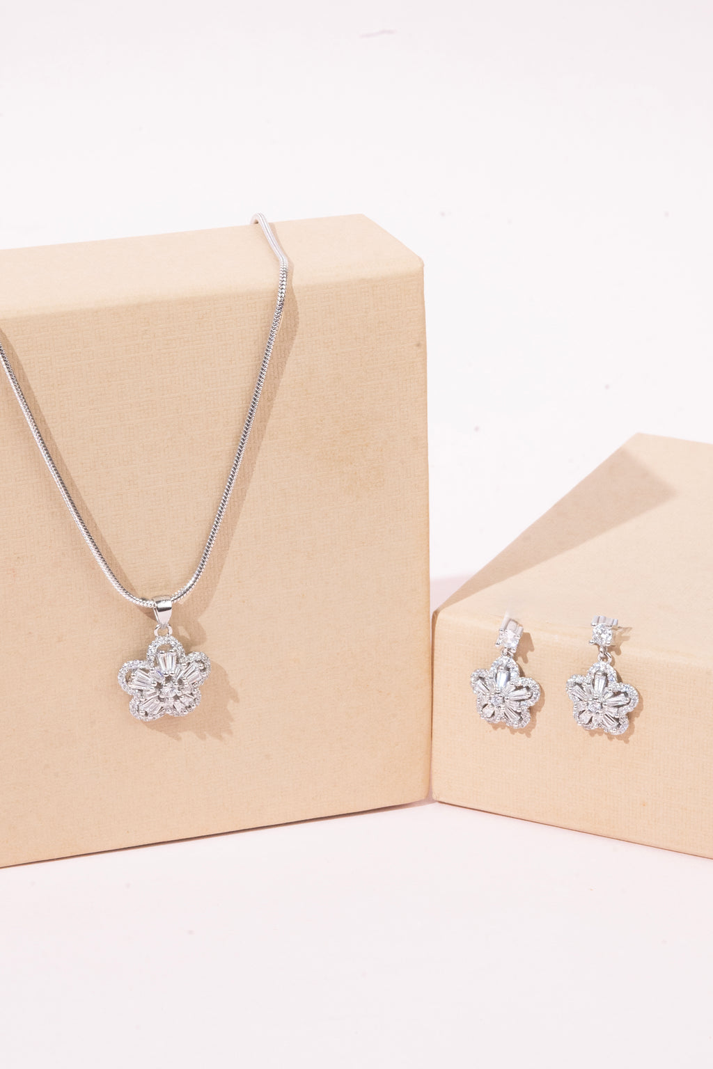 The Lacy Bloom Drop Set